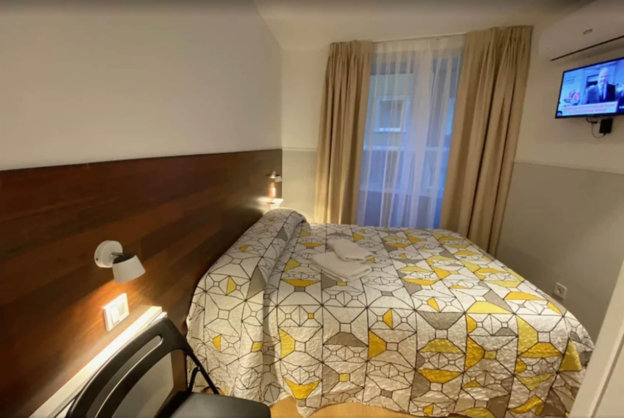 Far Home Gran Via Madrid Bagian luar foto