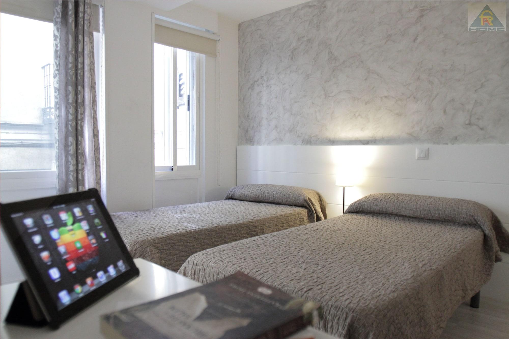 Far Home Gran Via Madrid Bagian luar foto