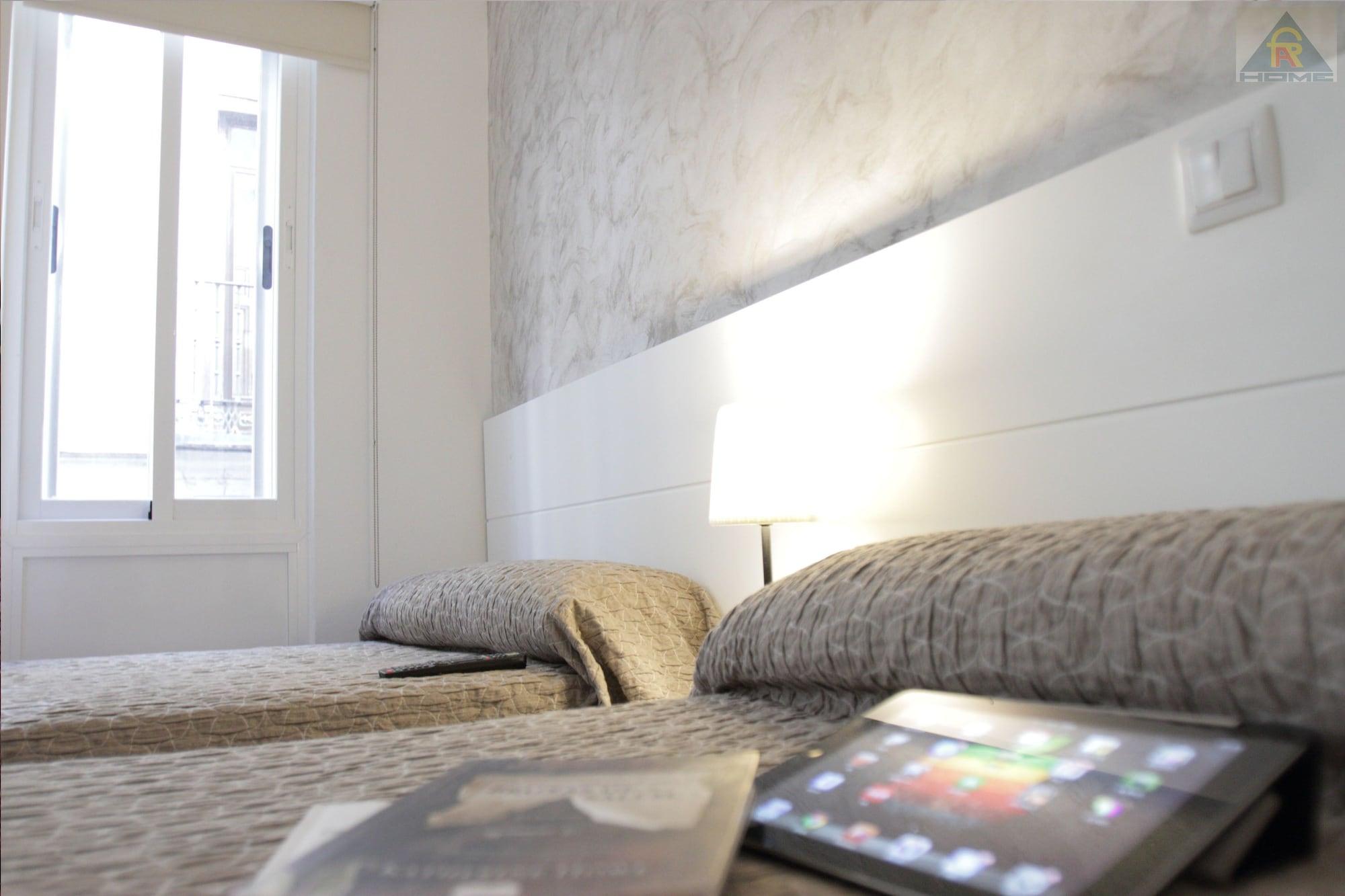 Far Home Gran Via Madrid Bagian luar foto
