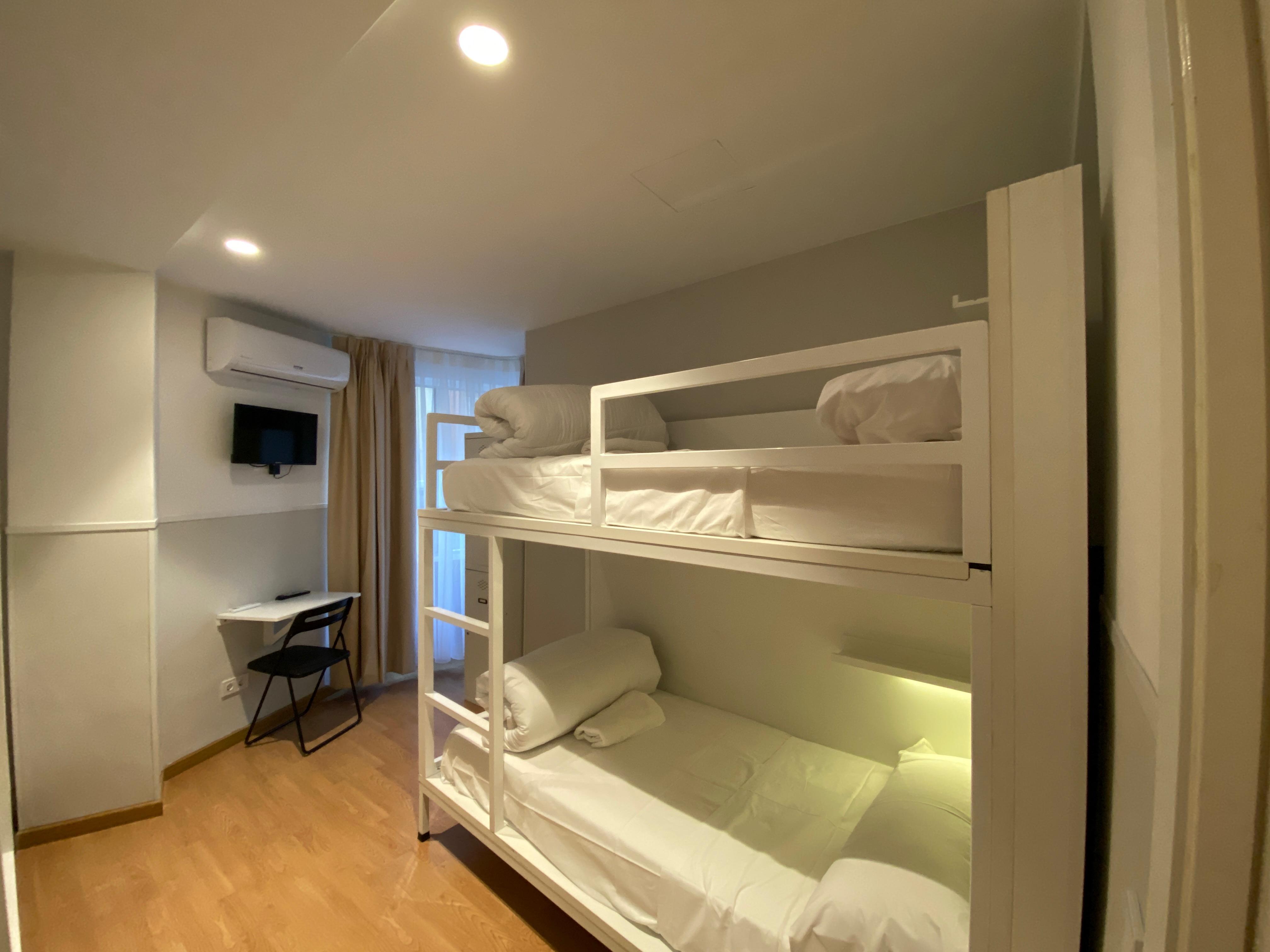 Far Home Gran Via Madrid Bagian luar foto