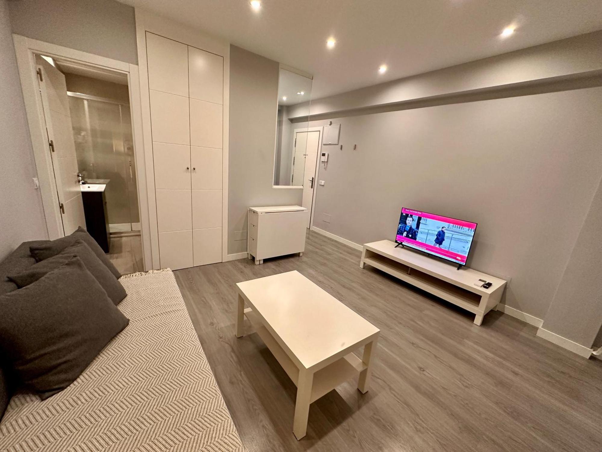 Far Home Gran Via Madrid Bagian luar foto