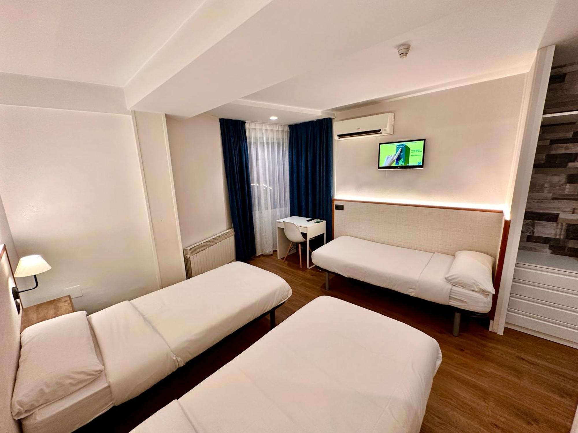 Far Home Gran Via Madrid Bagian luar foto
