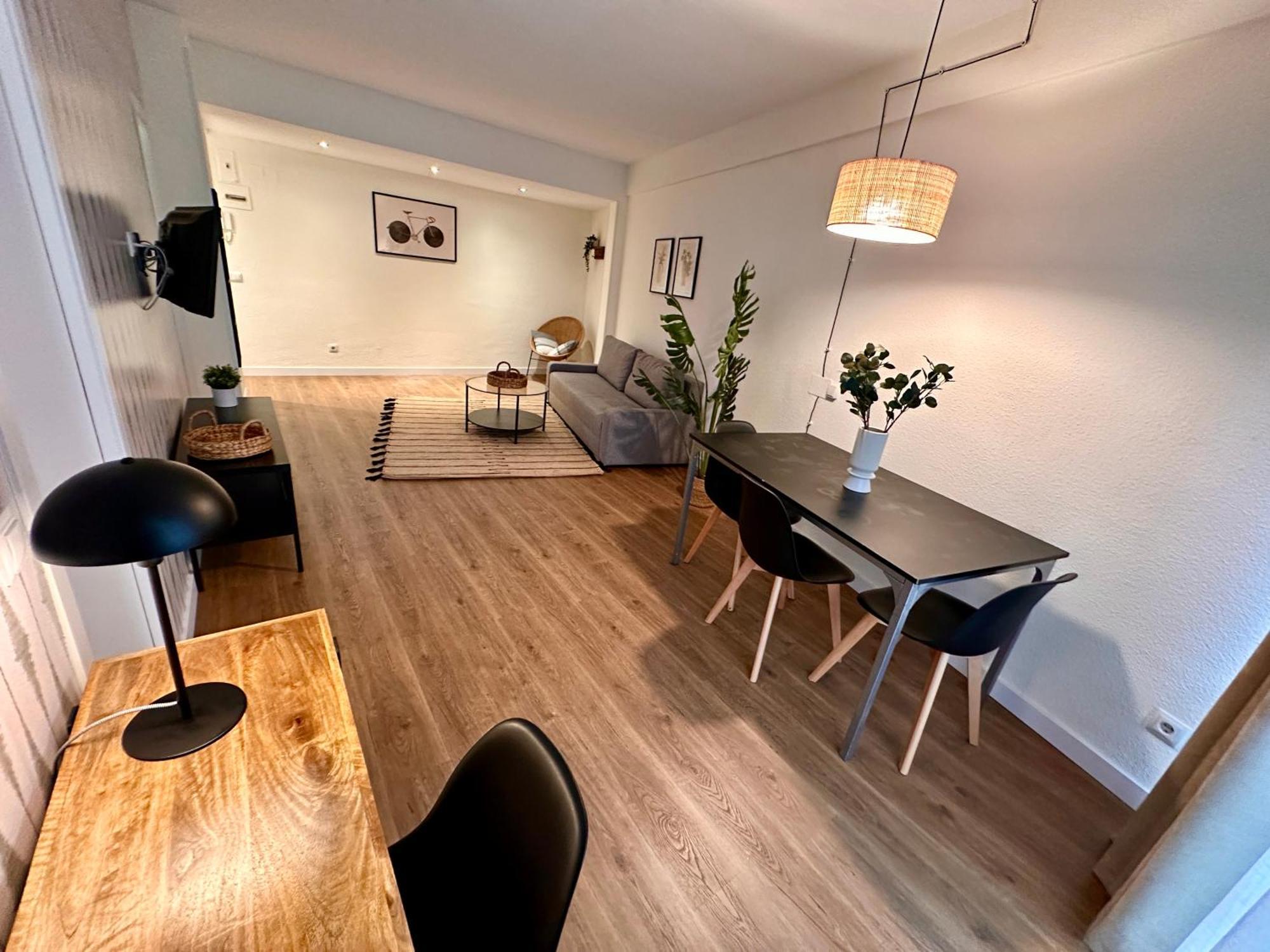 Far Home Gran Via Madrid Bagian luar foto