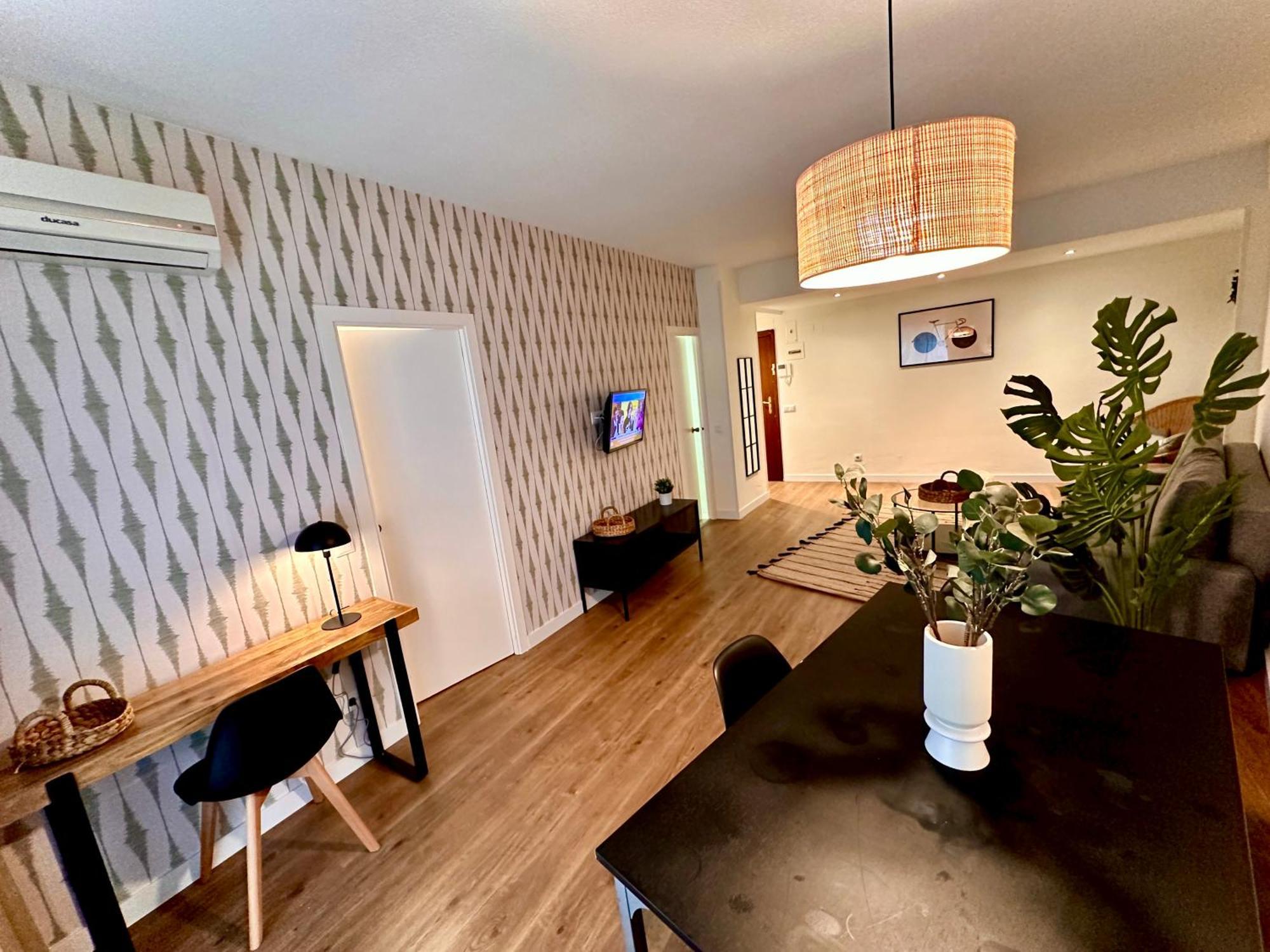 Far Home Gran Via Madrid Bagian luar foto