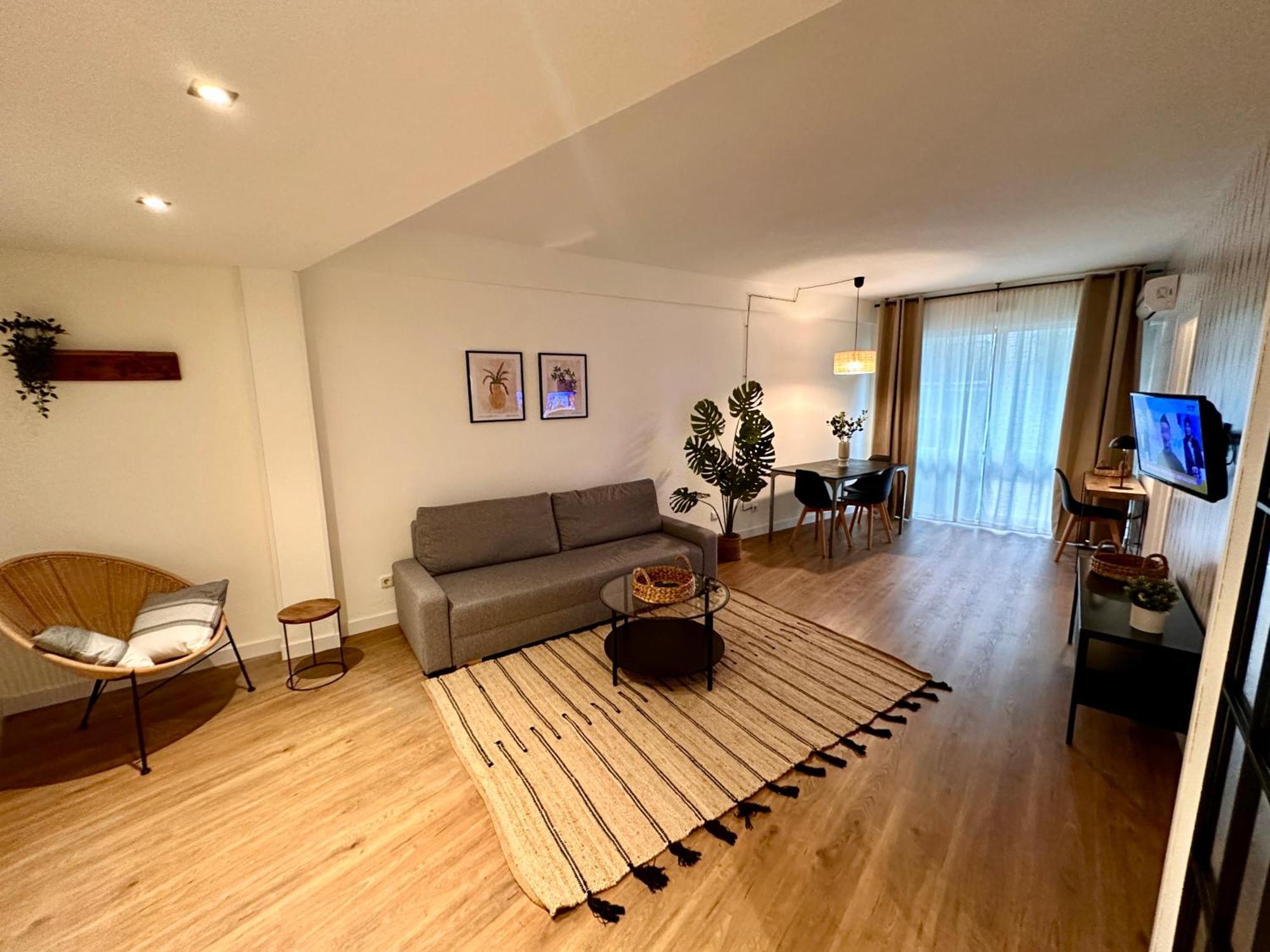 Far Home Gran Via Madrid Bagian luar foto
