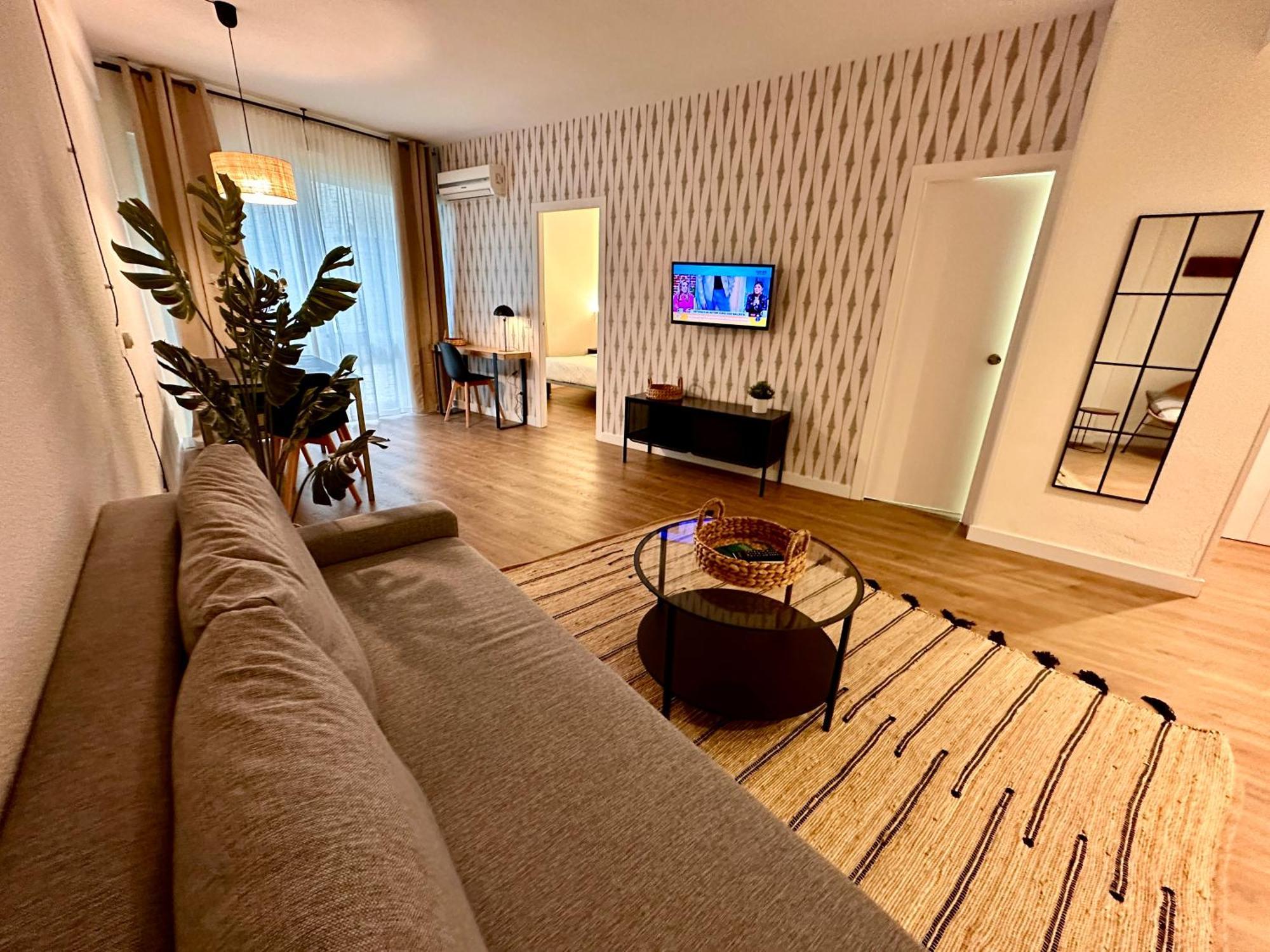Far Home Gran Via Madrid Bagian luar foto