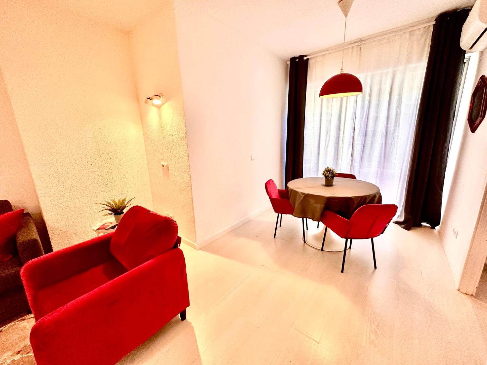 Far Home Gran Via Madrid Bagian luar foto