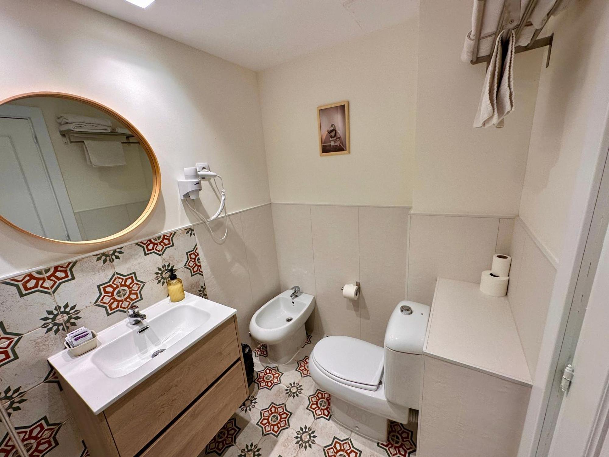 Far Home Gran Via Madrid Bagian luar foto
