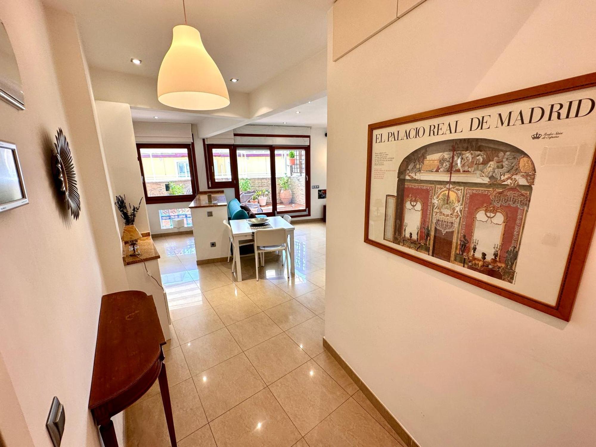 Far Home Gran Via Madrid Bagian luar foto