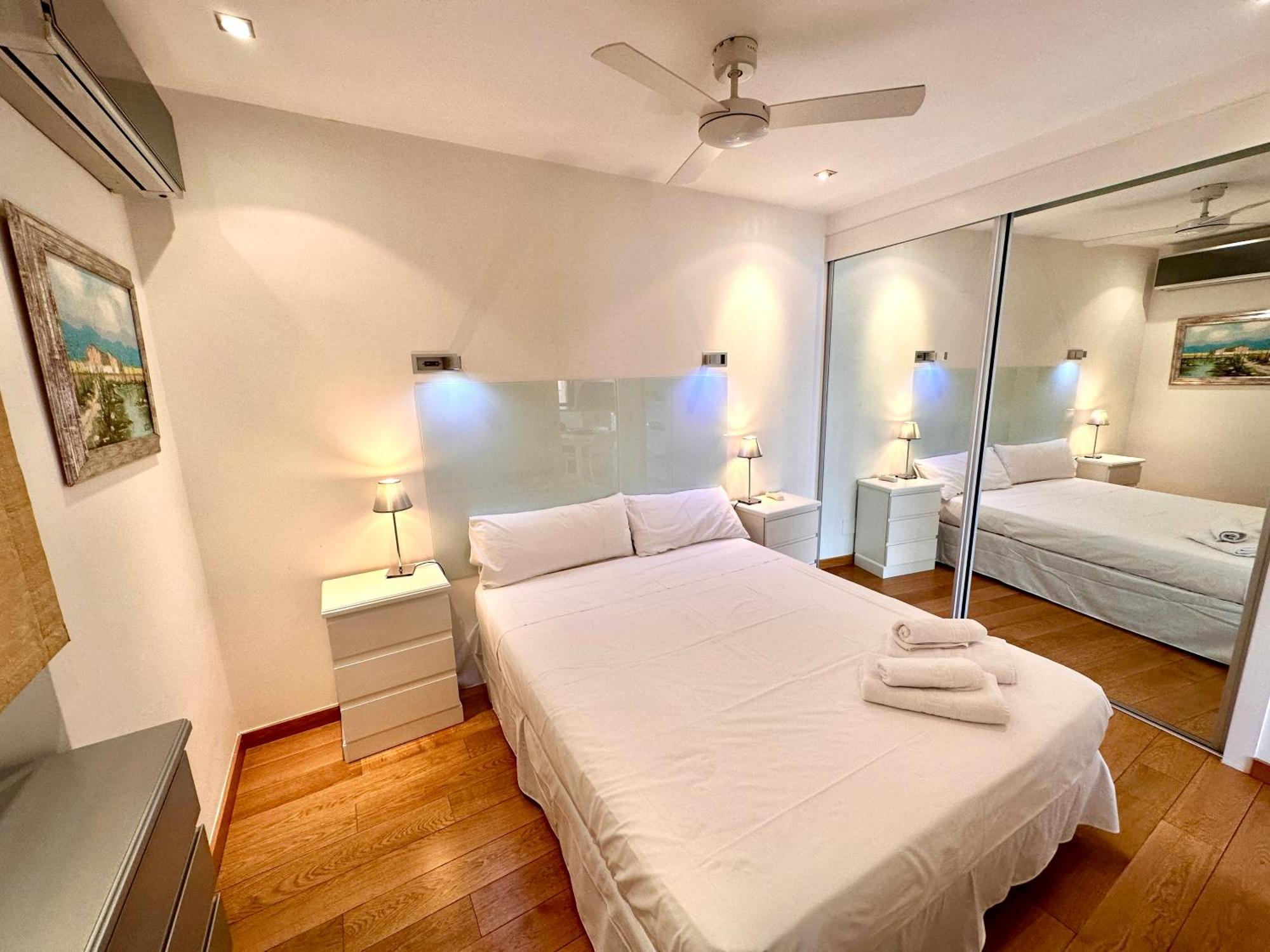 Far Home Gran Via Madrid Bagian luar foto