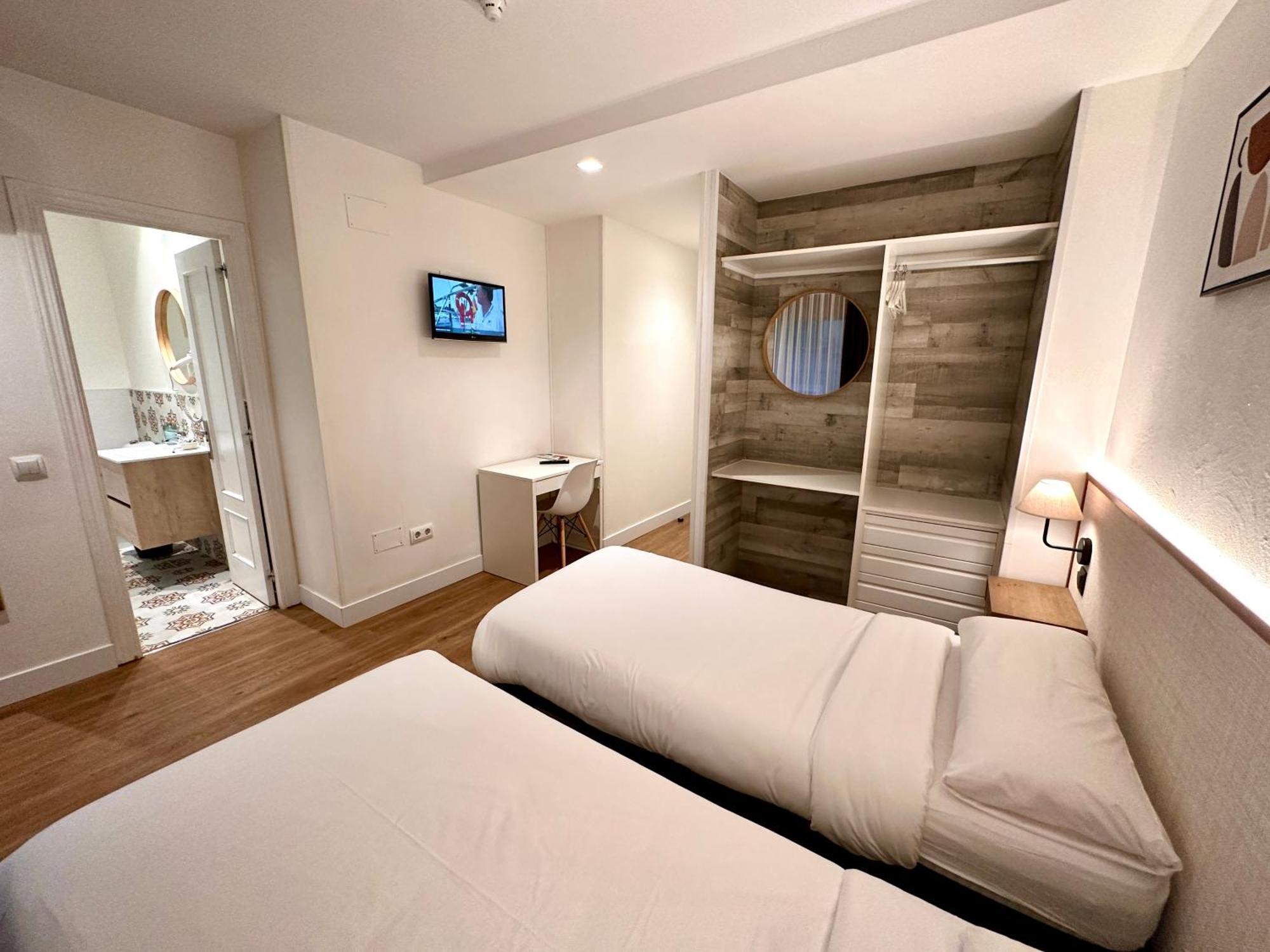 Far Home Gran Via Madrid Bagian luar foto