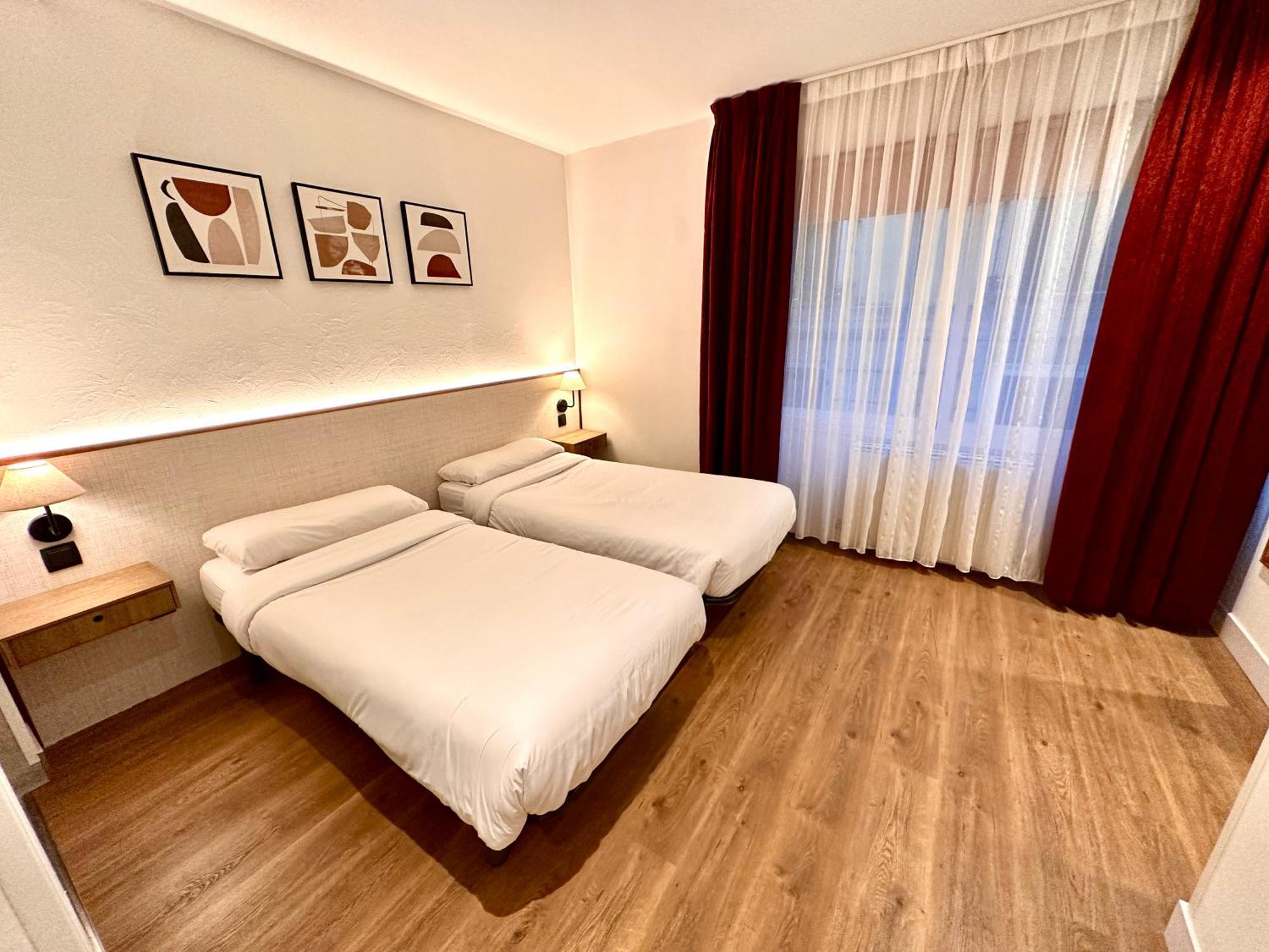 Far Home Gran Via Madrid Bagian luar foto