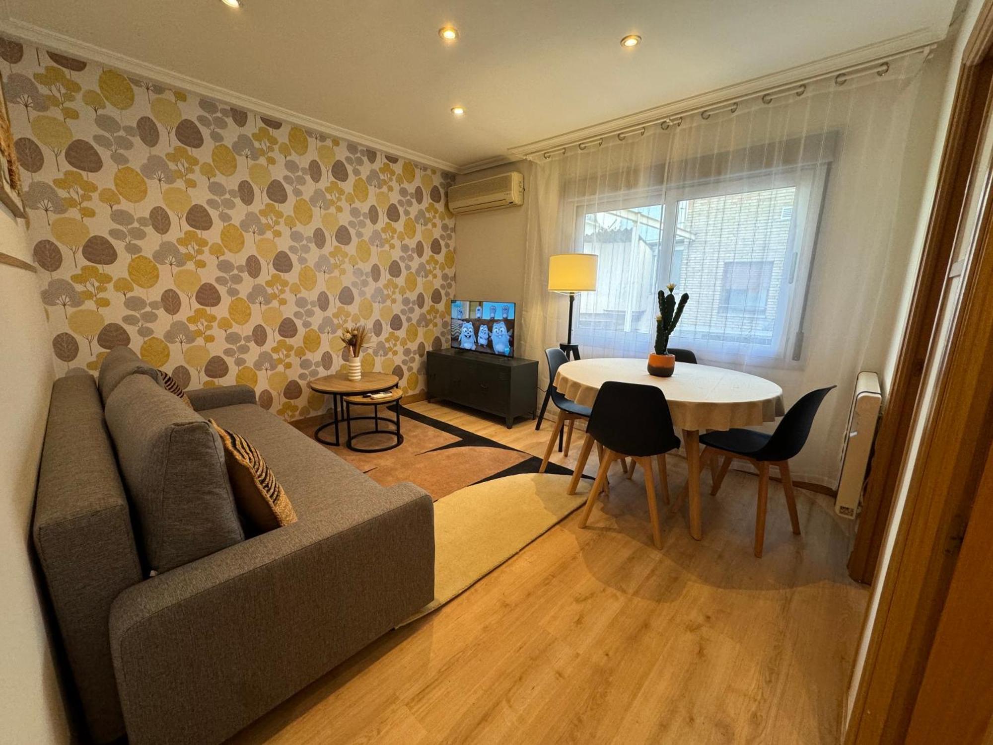 Far Home Gran Via Madrid Bagian luar foto